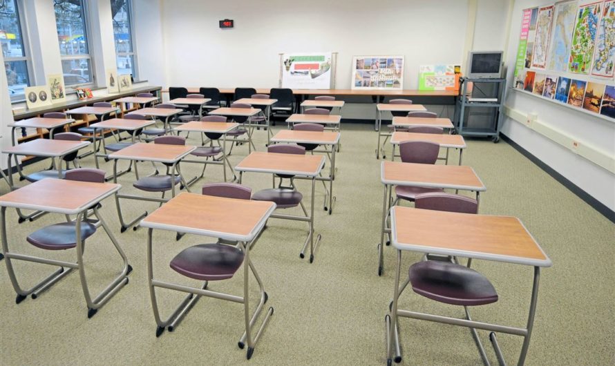 学校关闭或持续到夏季，学生4月中开始远程上课
