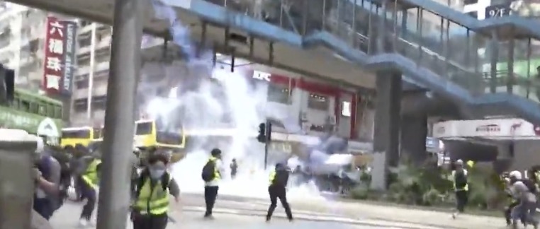香港警方拘捕至少120名暴徒 特区政府：支持果断执法