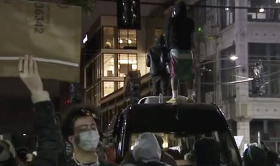 西雅图示威者与警察发生冲突，数名警察受伤