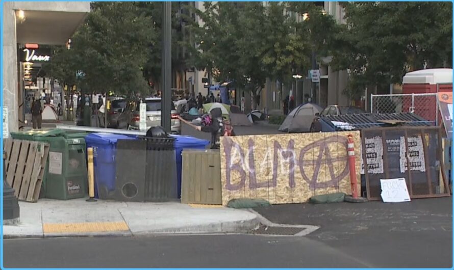 示威者在波特兰建立自治区！警察迅速拆毁！