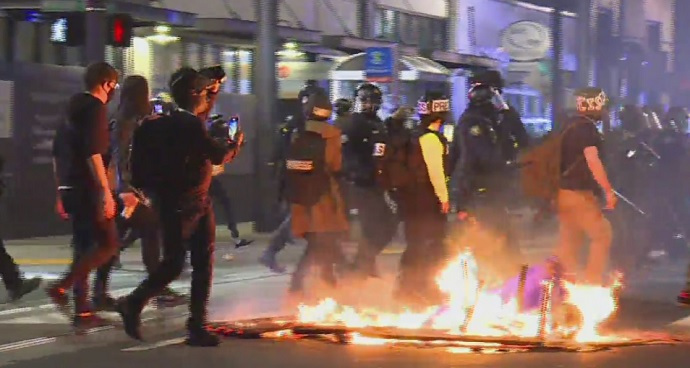 邻近警力全部拒绝帮助波特兰平暴
