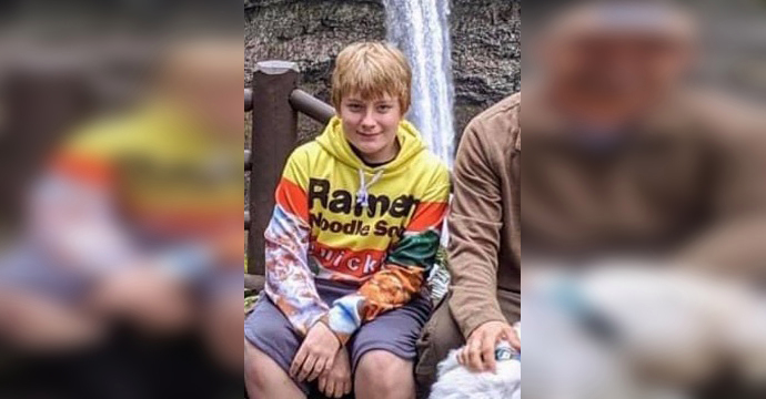 真实：男孩，老人，与狗在车中死亡；“到处都是火焰”