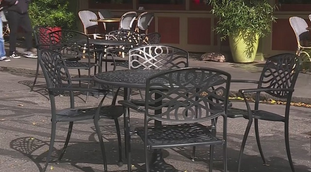 美国俄勒冈病毒肆虐，“冻结令”结束后继续按级别“冻结”！