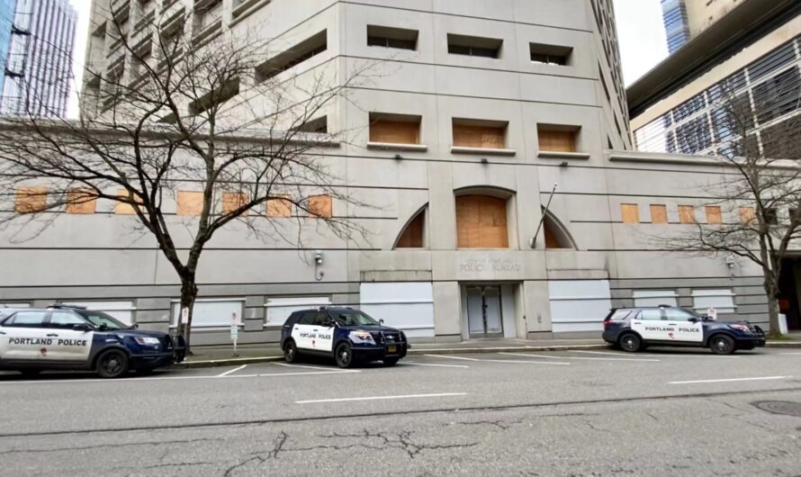 美国波特兰企业被迫自救；政府自己钉起来