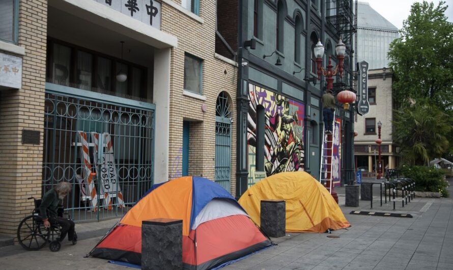 数百万人或被赶出家门，俄勒冈州保护无家可归者在地上睡觉