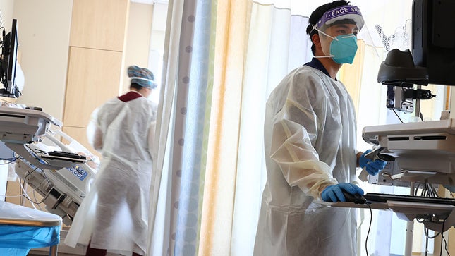 新冠死亡增多，俄勒冈州的县要求停尸车