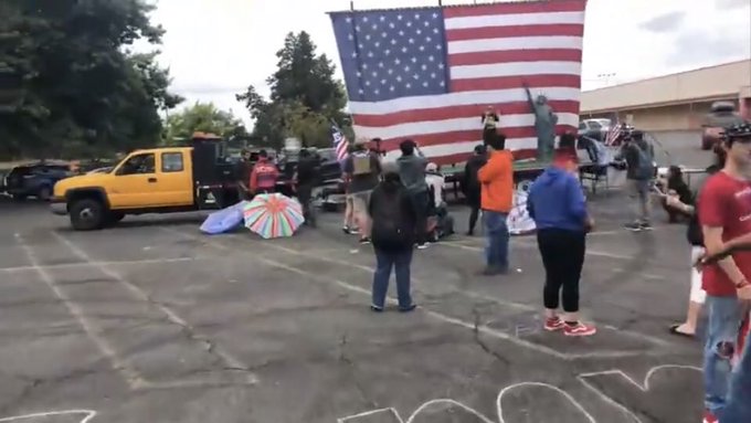 左右两派在波特兰打群架，市府被传参与策划