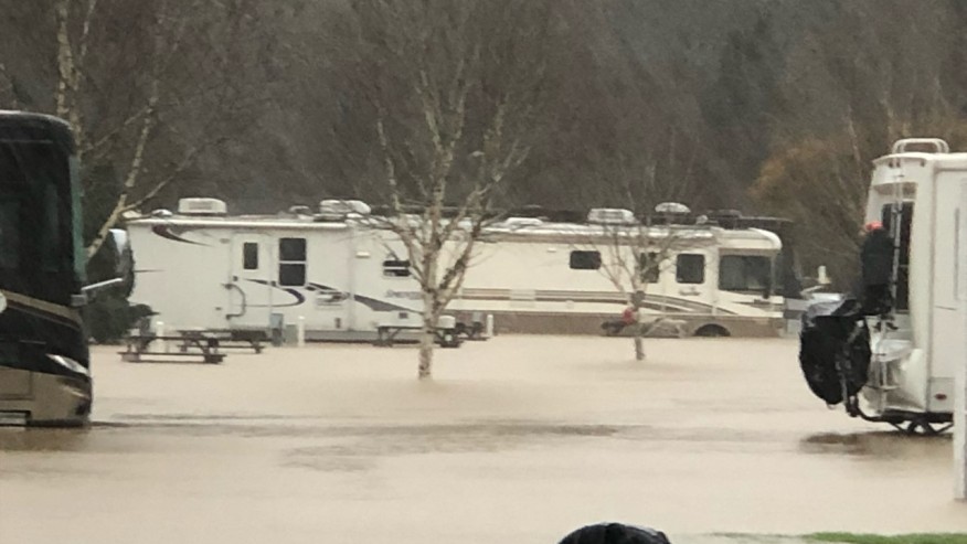 俄勒冈海岸洪水泛滥，海岸警卫队救出 50 人