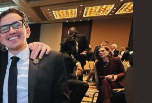 布朗州长被曝光不戴口罩