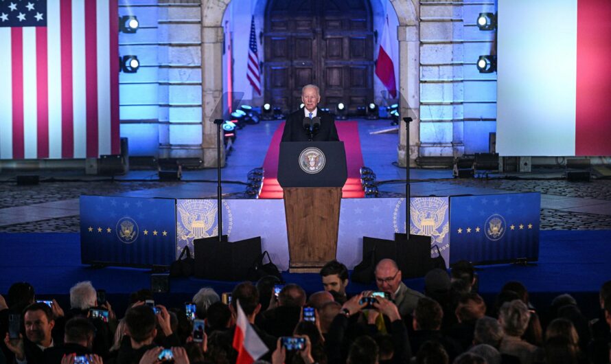 拜登喊话推翻普京政权，世界吓了一跳！