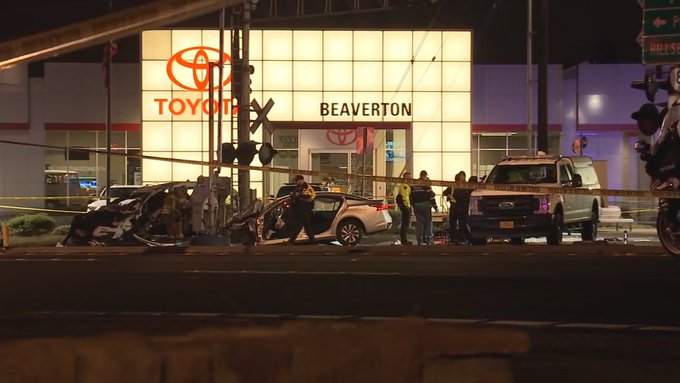 特大惨剧！闯红灯导至车毁人亡，包括警察和学生！