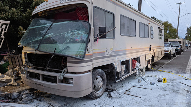 旅行房车在波特兰被扔炸弹