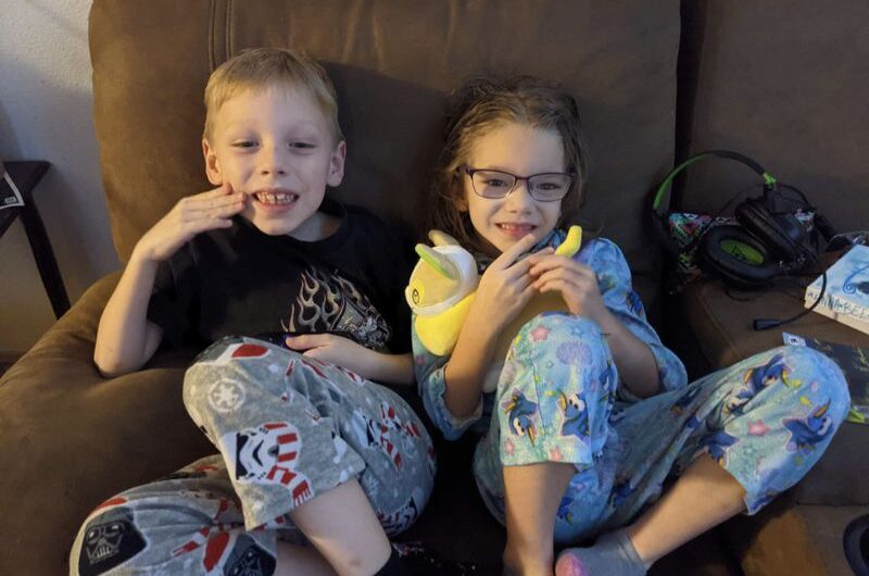 同性恋妇女枪杀了两个年幼的孩子，然后自杀