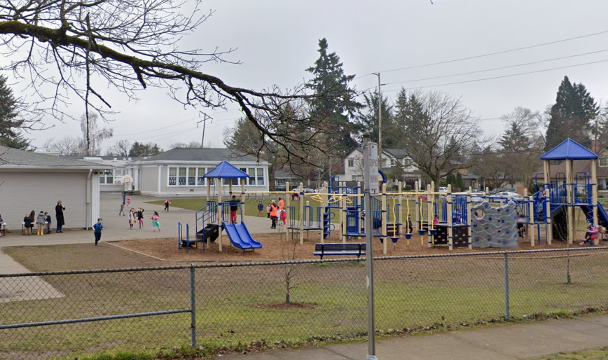 俄勒冈州波特兰女孩摔断双臂！家长状告学区索赔74.5万美元