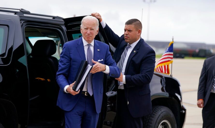 飞机突闯领空，拜登总统冲入安全屋