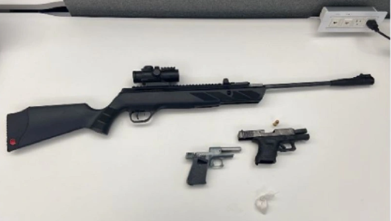 波特兰流浪汉帐篷中搜出三支枪和芬太尼！