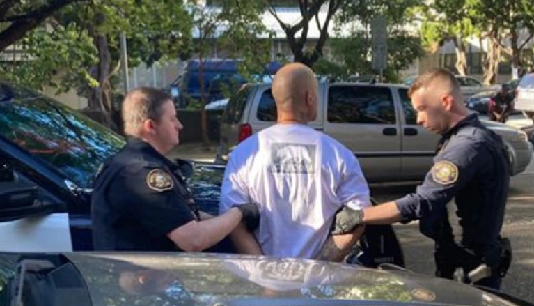 波特兰一男子偷狗，勒索——100美元~~~~~