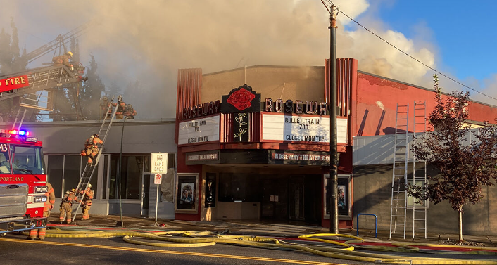 波特兰百年剧院发生三级火灾