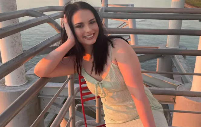 美女大学生在自己车内被枪杀