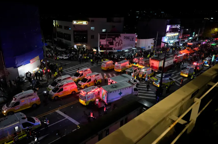 韩国万圣节狂欢，至少149人被踩死，超150人受伤！