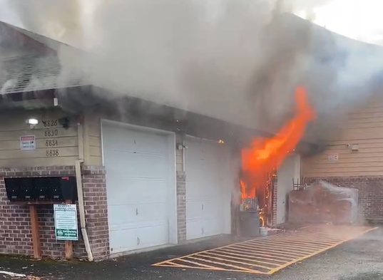 波特兰东南区88街DMV旁发生火灾