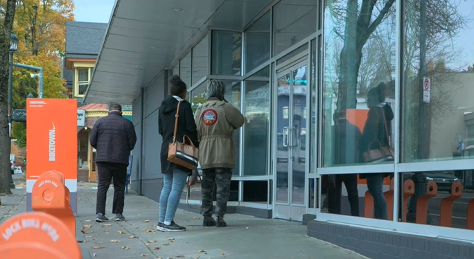 NIKE被热情的“零元购”消费者“买”到关门。