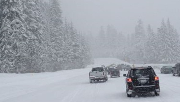 雪山附近35号公路发生多起撞车