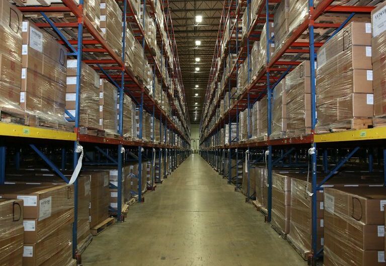 美国秘密仓库里有“一望无际”的药品储备！