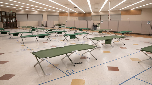 波村因恶劣天气宣布紧急状态，避难所开放！