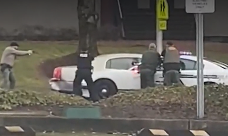 警贼交火，两名盗车贼被警察枪击至重伤！