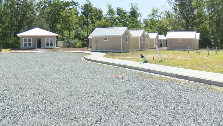 流浪汉帐篷营升级成“睡舱”营，成本每人8万！全俄勒冈州给钱！