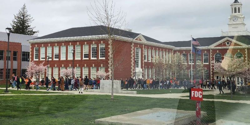 波特兰学生罢课，响应全美抗议枪支暴力