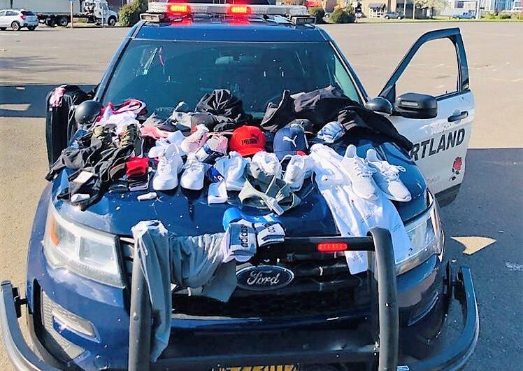 波特兰警方逮捕了五名零元购！