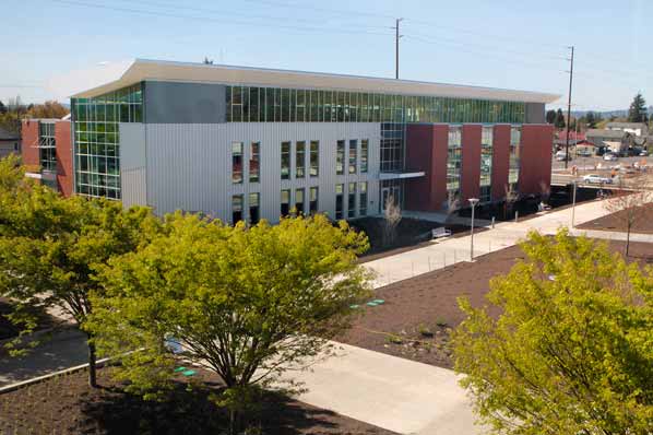 PCC提供顶级大麻课，推荐就业，也可创业做老板！