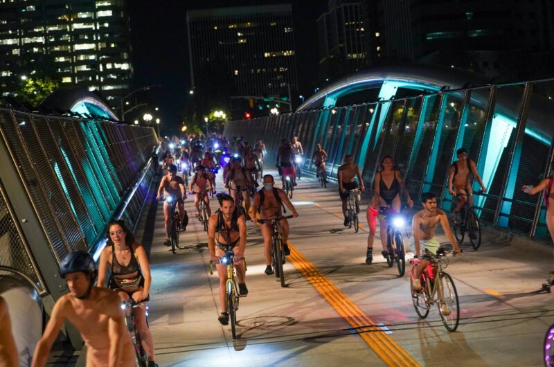 世界裸体自行车游行今晚穿越波特兰