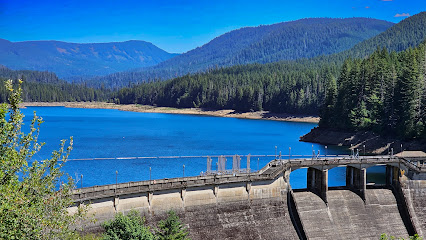 波特兰雪山水库附近火灾蔓延！阻燃剂正在投放