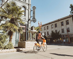 业主因反对检察官迈克·施密特，被州长除名