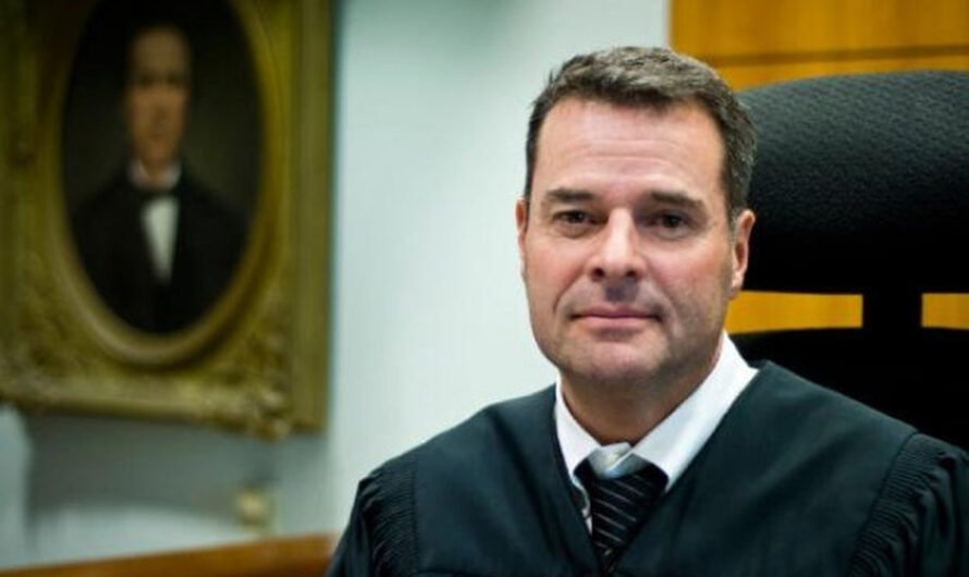 联邦法官命令释放俄勒冈州所有无律师的刑事犯！