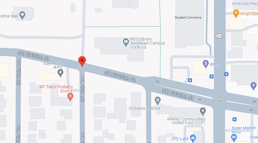 波特兰东南区PCC附近，汽车在家门前被抢，女孩跳车！