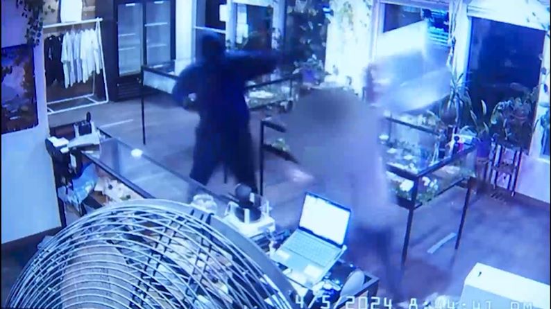 风起波村！抢劫银行，抢劫披萨，抢劫大麻店！