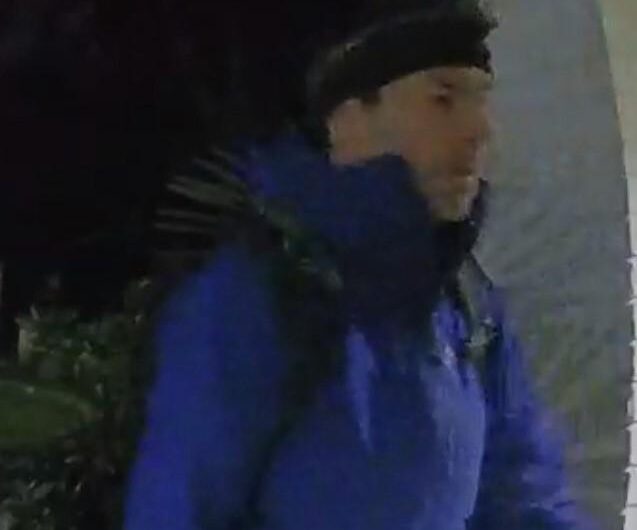 连环入室盗窃贼被通缉中，见到要小心！