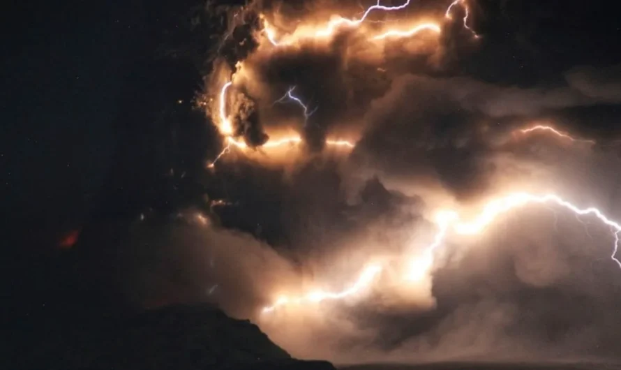 俄罗斯发生 7.0 级地震后火山喷发！