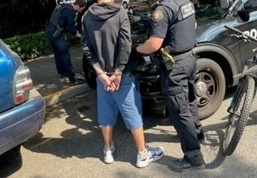 缉毒行动逮捕多人，并有两人被转移至戒毒所