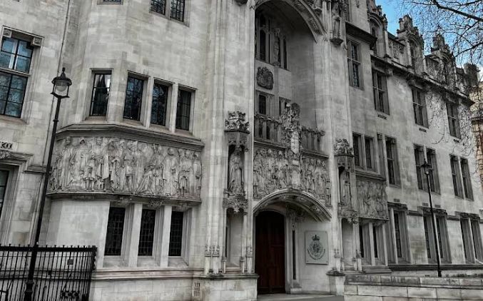 英国最高法院裁定：女人就是女人！