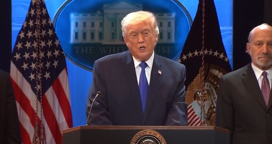 特朗普宣布向全球加征15%关税，立即生效！